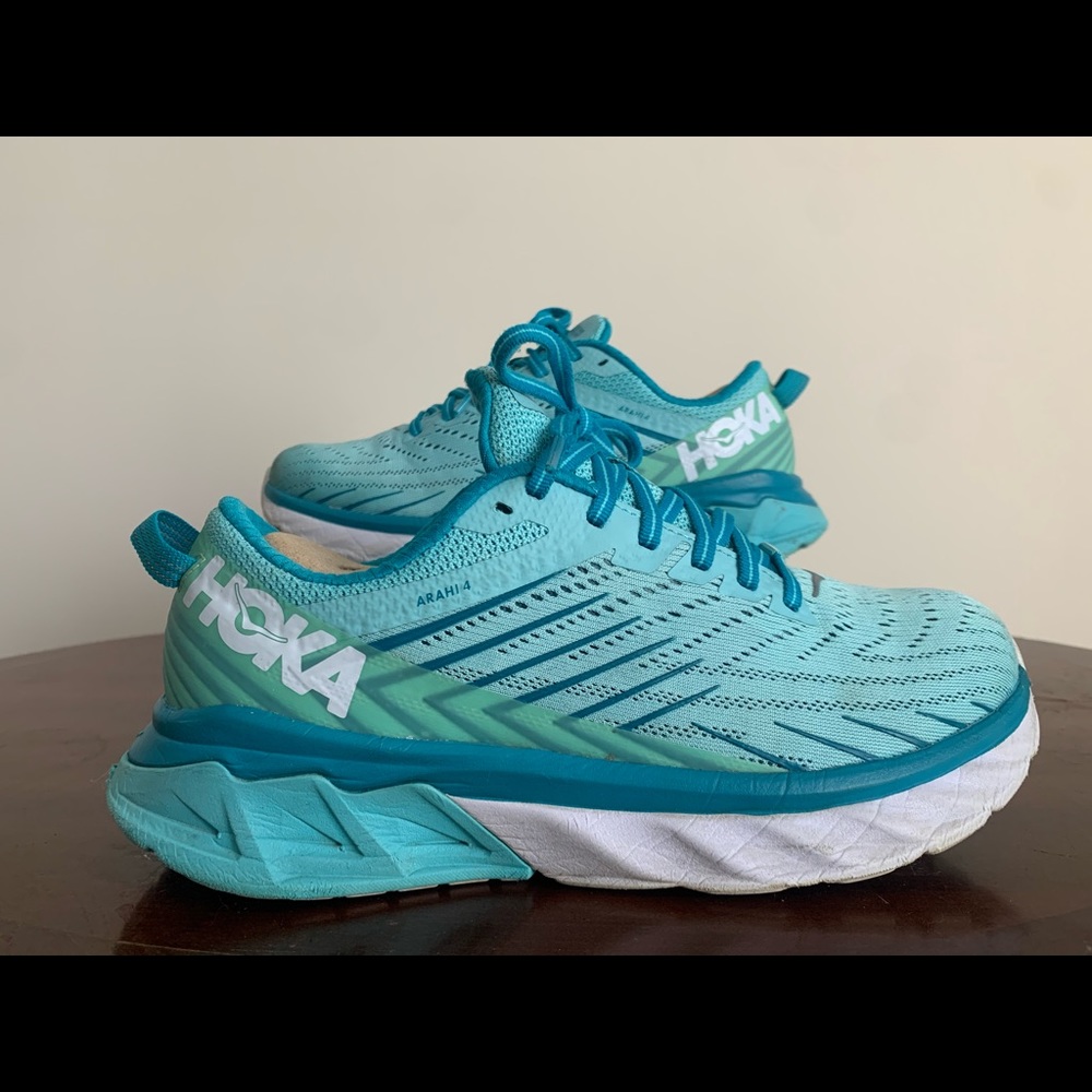 Hoka One One Arahi 4- Caribbean blue sz 7.5